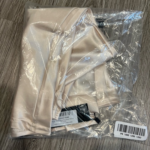 Champagne Satin midi skirt - Picture 4 of 5